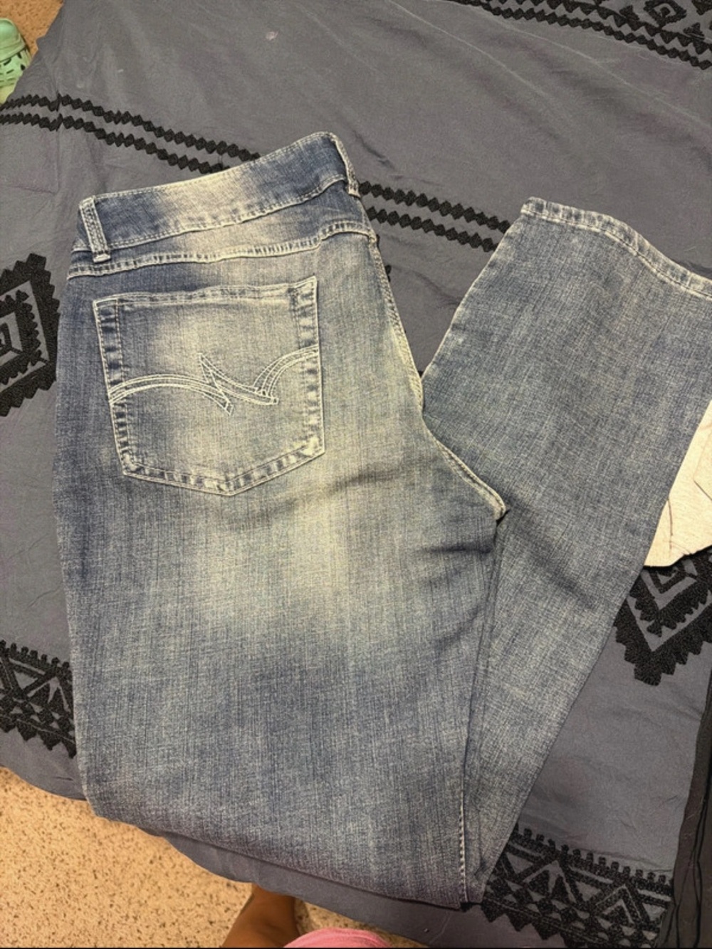 Wrangler Women's Straight Leg Jeans - Medium Indigo Wash - Picture 2 of 3